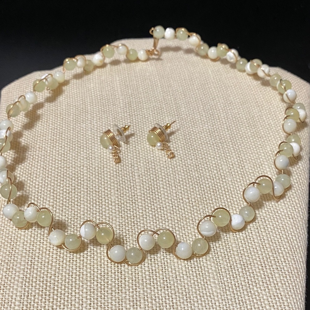 Vintage new jade & cream gemstone Beaded gold filled Necklace and Earring Set - Picture 1 of 16